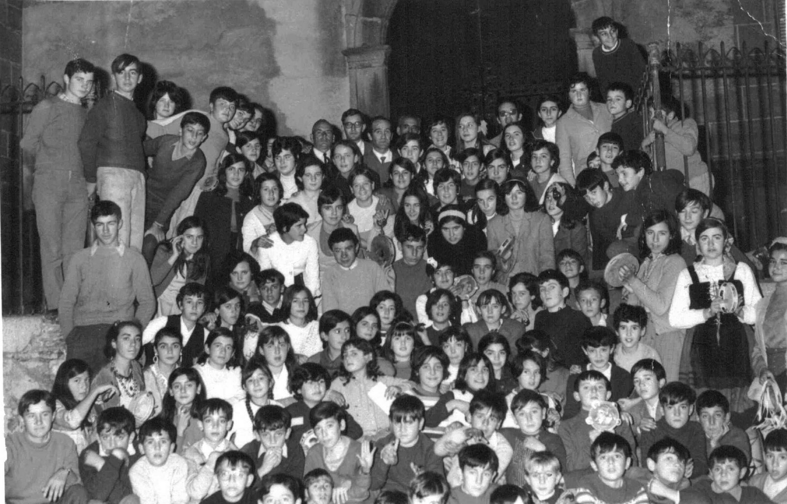 www.torrejoncillotodonoticias.com_fotos_para_el_recuerdo_Alumnos y profesores del Instituto_0018
