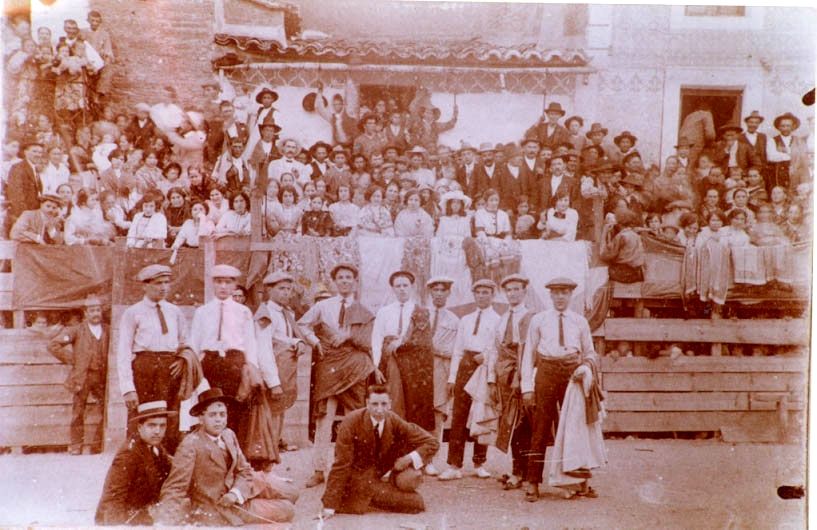 www.torrejoncillotodonoticias.com_fotos_para_el_recuerdo_TorosenlaPlazaMayor_0072