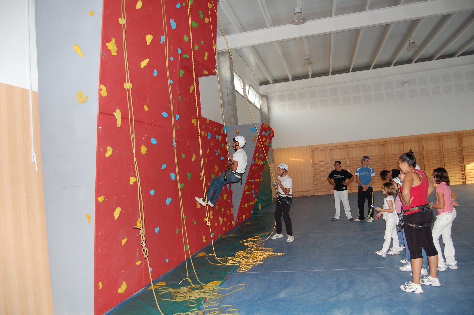 www.torrejoncillotodonoticias.com_inauguracion_rocodromo_ieso_via_dalmacia_torrejoncillo_-_2009_0022