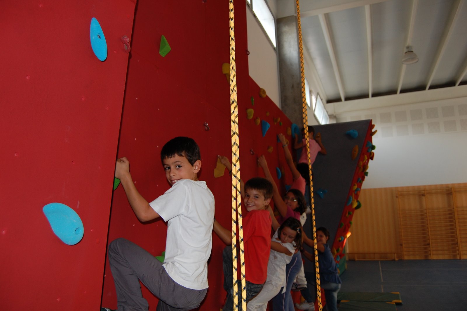 www.torrejoncillotodonoticias.com_inauguracion_rocodromo_ieso_via_dalmacia_torrejoncillo_-_2009_0003