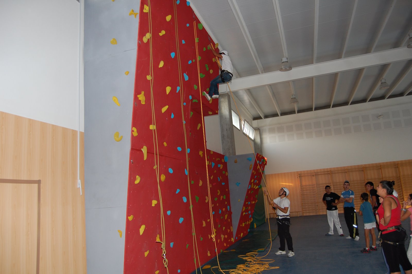 www.torrejoncillotodonoticias.com_inauguracion_rocodromo_ieso_via_dalmacia_torrejoncillo_-_2009_0021