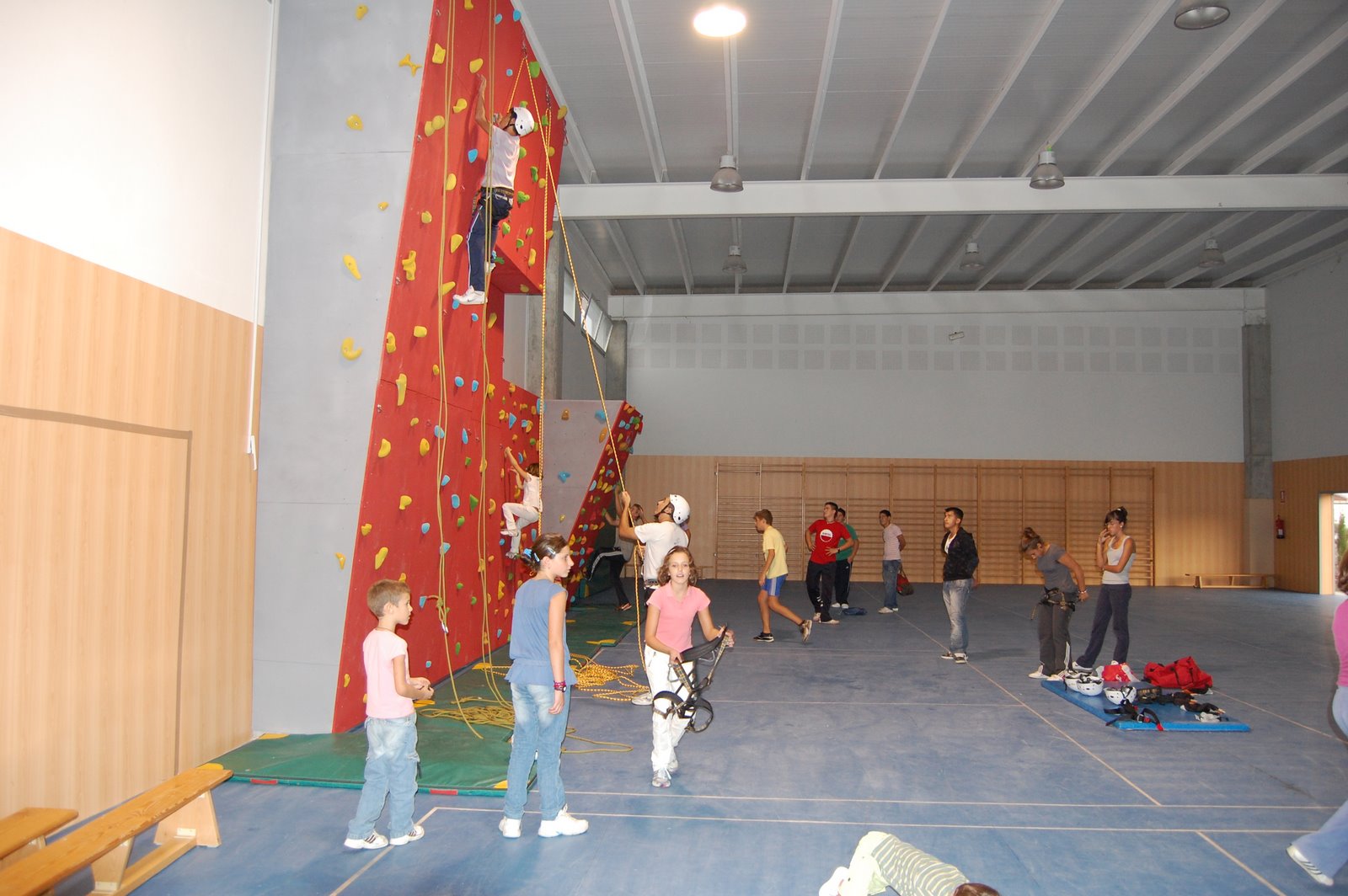 www.torrejoncillotodonoticias.com_inauguracion_rocodromo_ieso_via_dalmacia_torrejoncillo_-_2009_0023