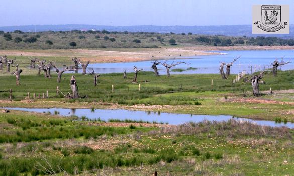 Rescatan a un trabajador con sintomas de hipotermia en el pantano Portaje-Torrejoncillo