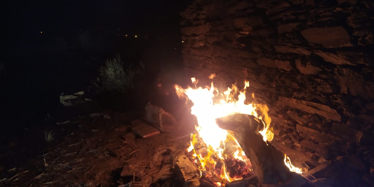 El humo en el ambiente nos ha alertado esta tarde-noche sobre la zona del poli