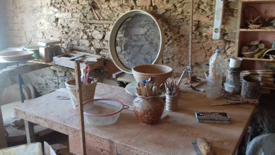 Un alfarero torrejoncillano en el rodaje de «La catedral del mar»