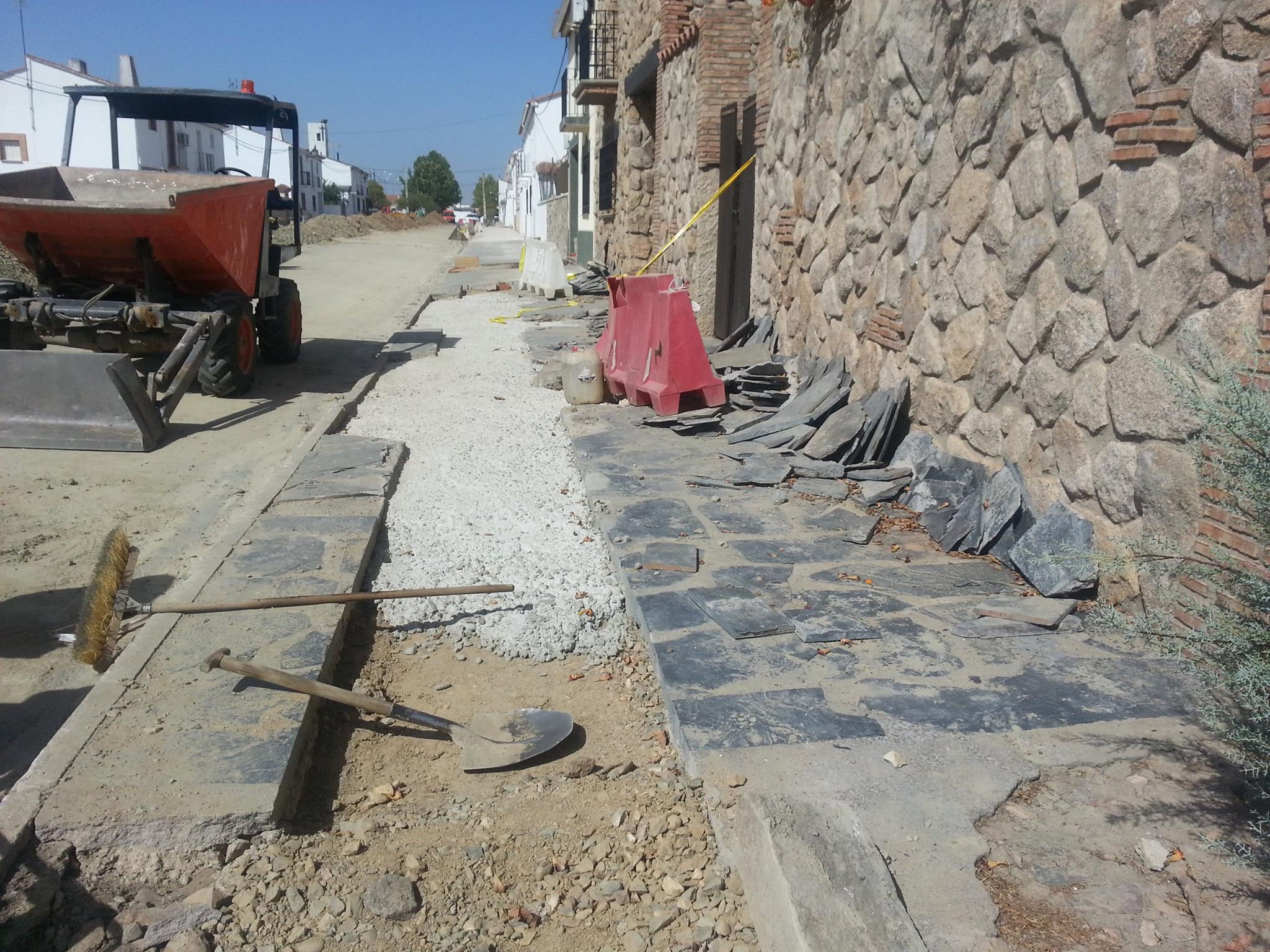 Pavimentación de calles en Torrejoncillo y Valdencín