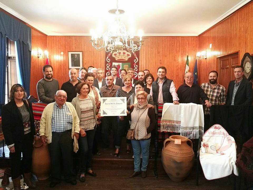 Acto de entrega de distinción otorgada a Torrejoncillo como Área de Interés Artesanal