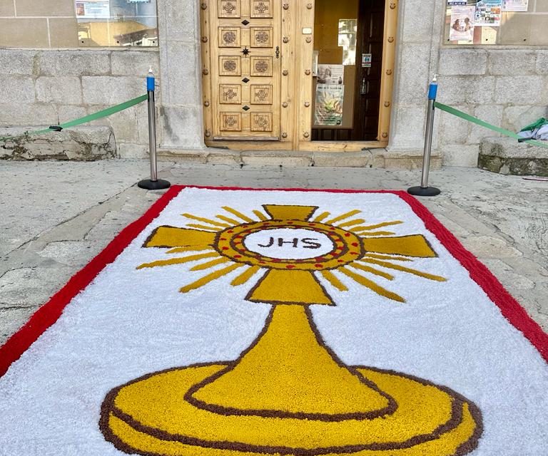 ALFOMBRA DE SAL PARA RECIBIR AL CORPUS CRISTHI