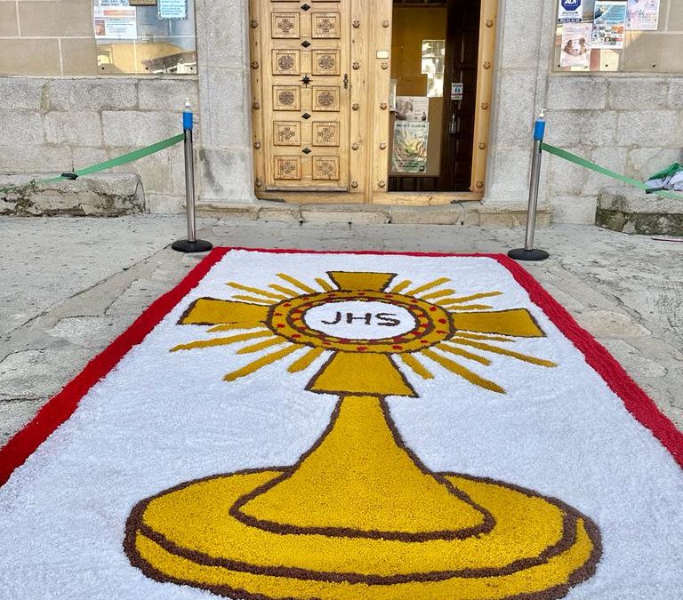 ALFOMBRA DE SAL PARA RECIBIR AL CORPUS CRISTHI