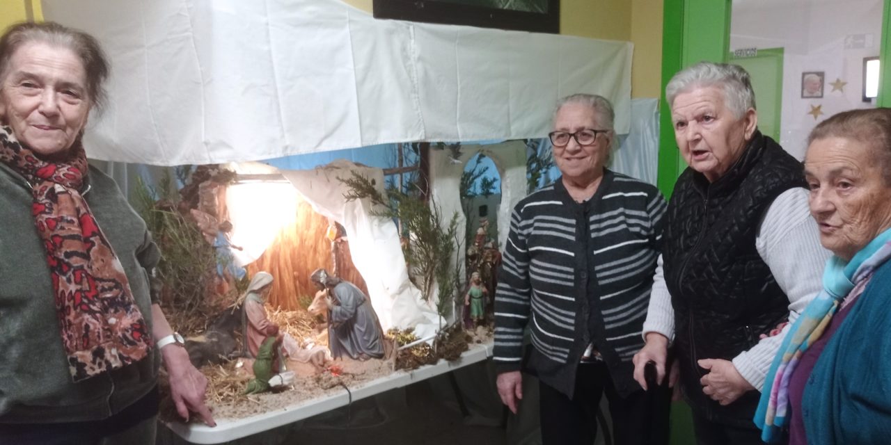 Se aromo el Belén de la residencia Santa Isabel de Torrejoncillo.