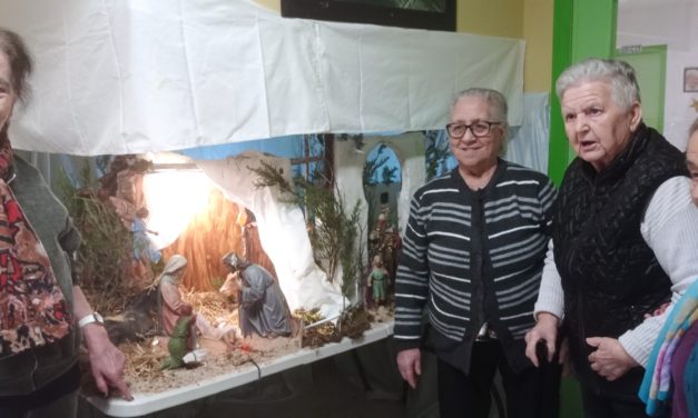 Se aromo el Belén de la residencia Santa Isabel de Torrejoncillo.