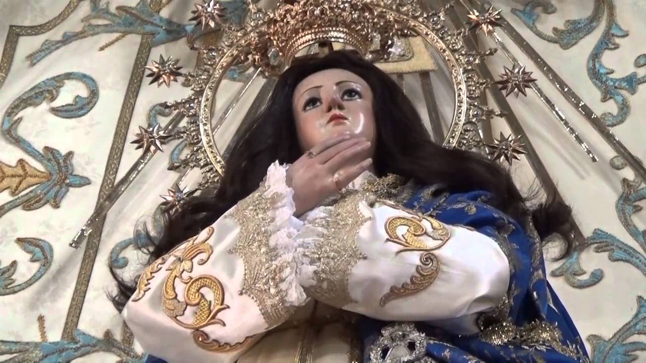Marta Gandín emocionó con su ofrenda a María Inmaculada