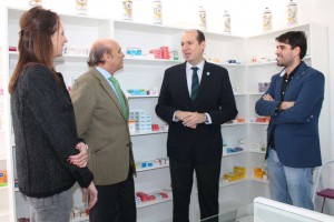 Hernández Carrón inaugura el botiquín farmaceutico de Valdencín
