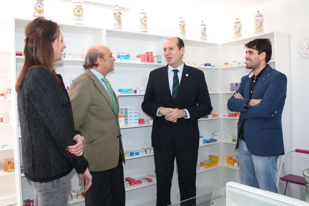 Hernández Carrón inaugura el botiquín farmaceutico de Valdencín