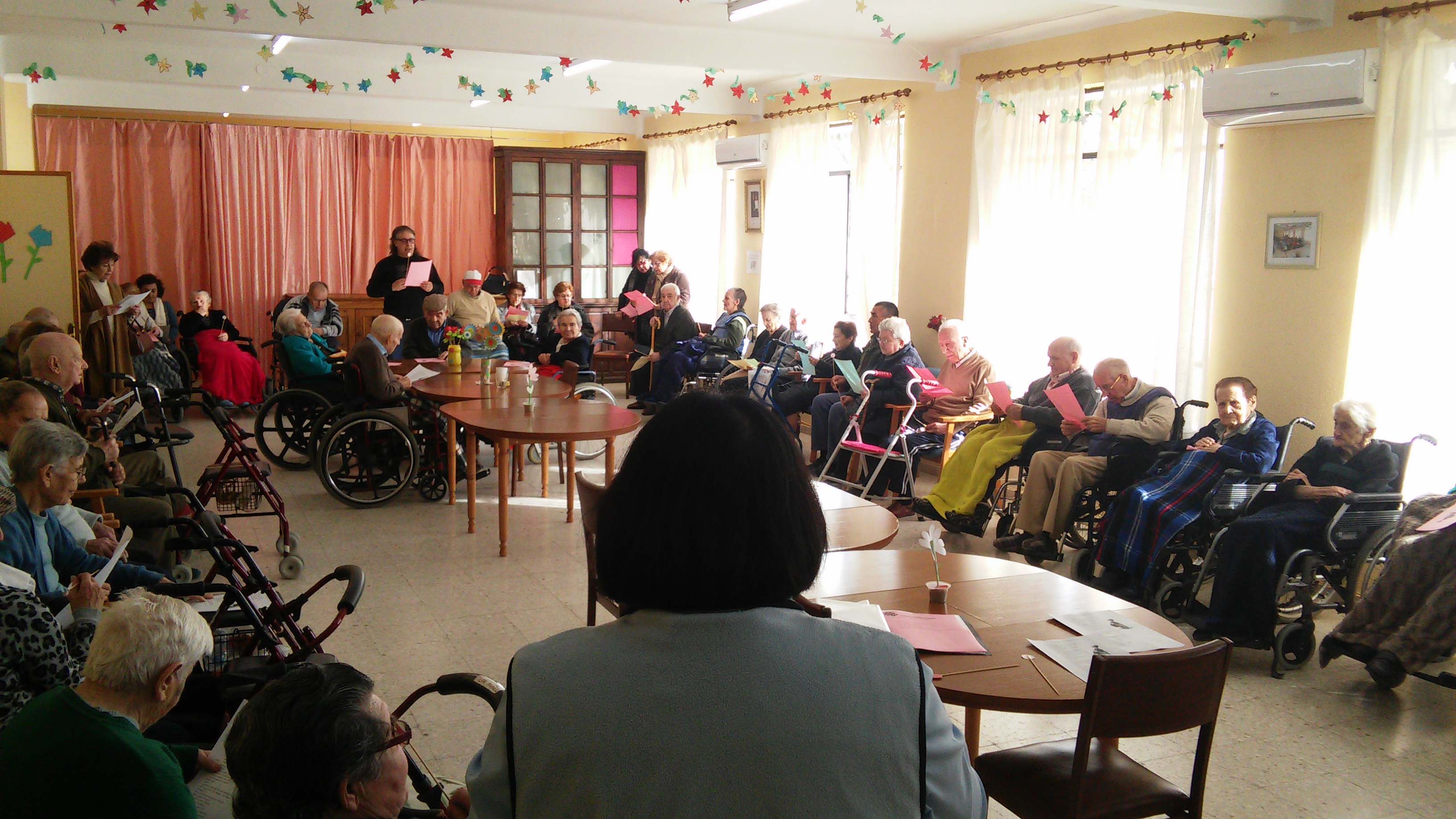 El grupo de la pastoral de Torrejoncillo visita la residencia de mayores la Inmaculada, de Coria,  con motivo del año de la misericordia.