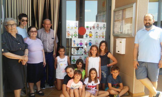 Encuentro intergeneracional en el Centro de Día de Pescueza