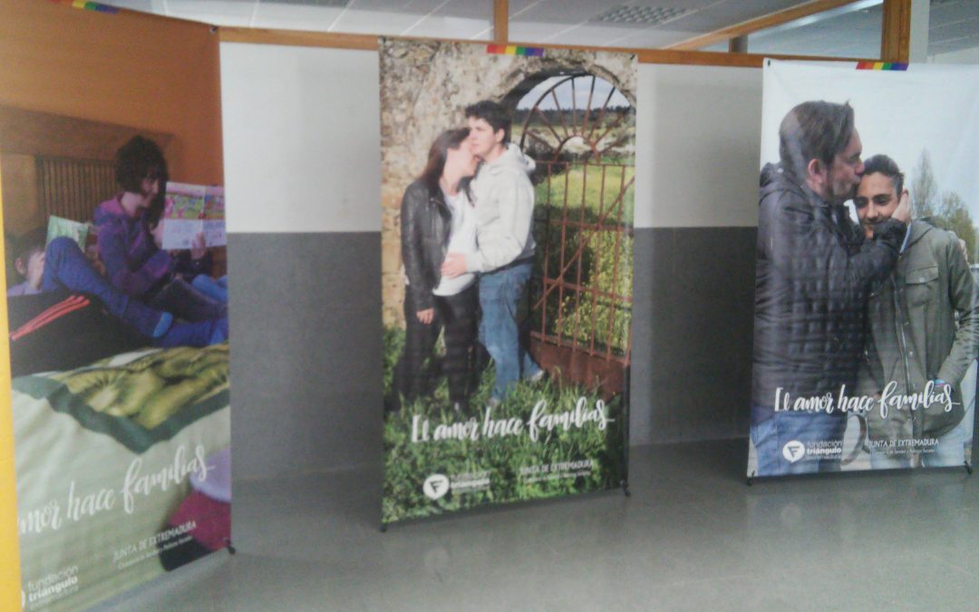 Exposición «El amor hace familias» en el IESO Vía Dalmacia