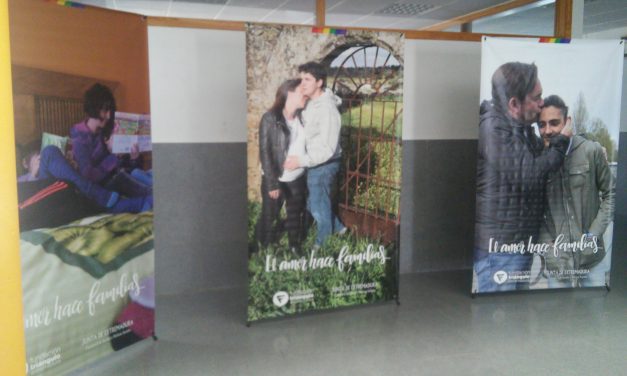 Exposición «El amor hace familias» en el IESO Vía Dalmacia