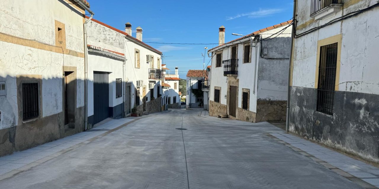 Pedroso de Acim acomete obras de mejora en su calle principal con el Plan Activa