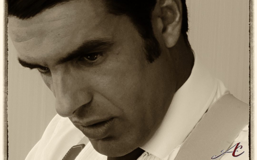 EMILIO DE JUSTO VISTIÉNDOSE DE LUCES