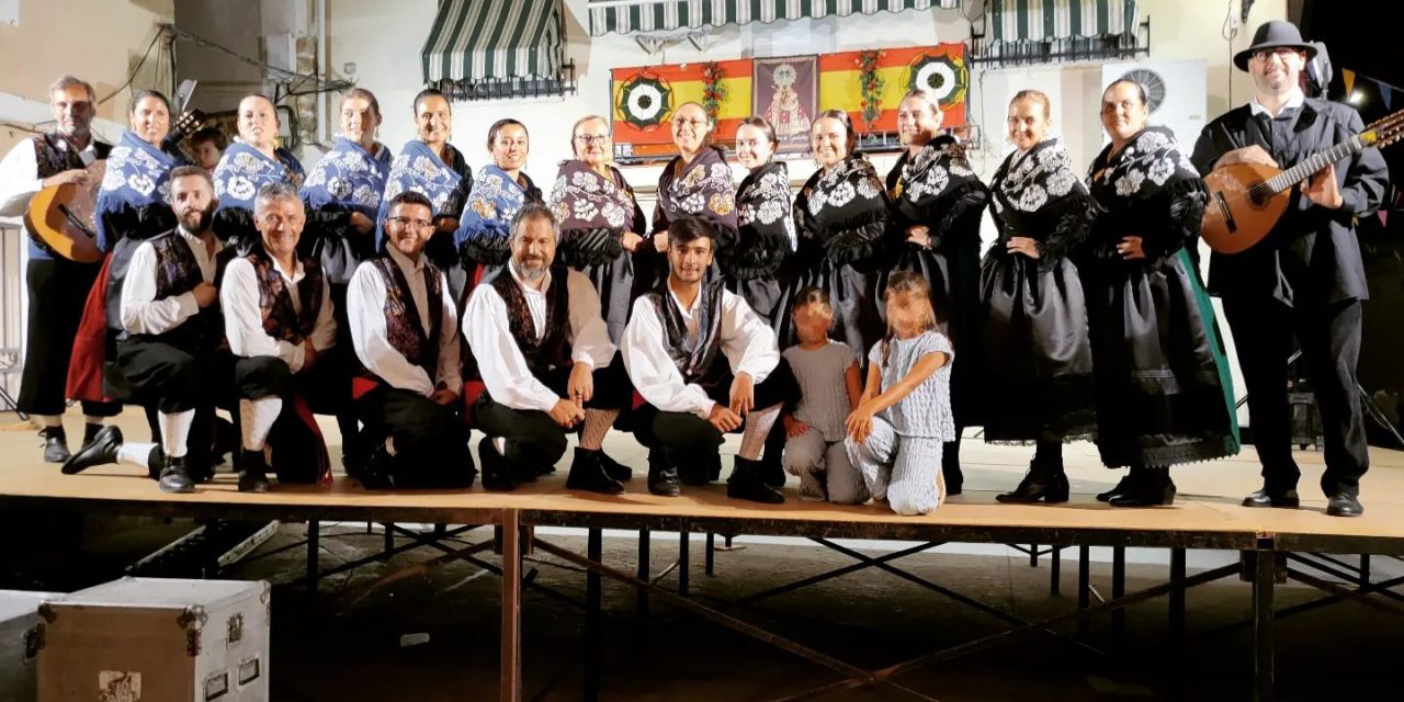 San Gil recibe a nuestro grupo de Coros y Danzas hoy Día de Extremadura