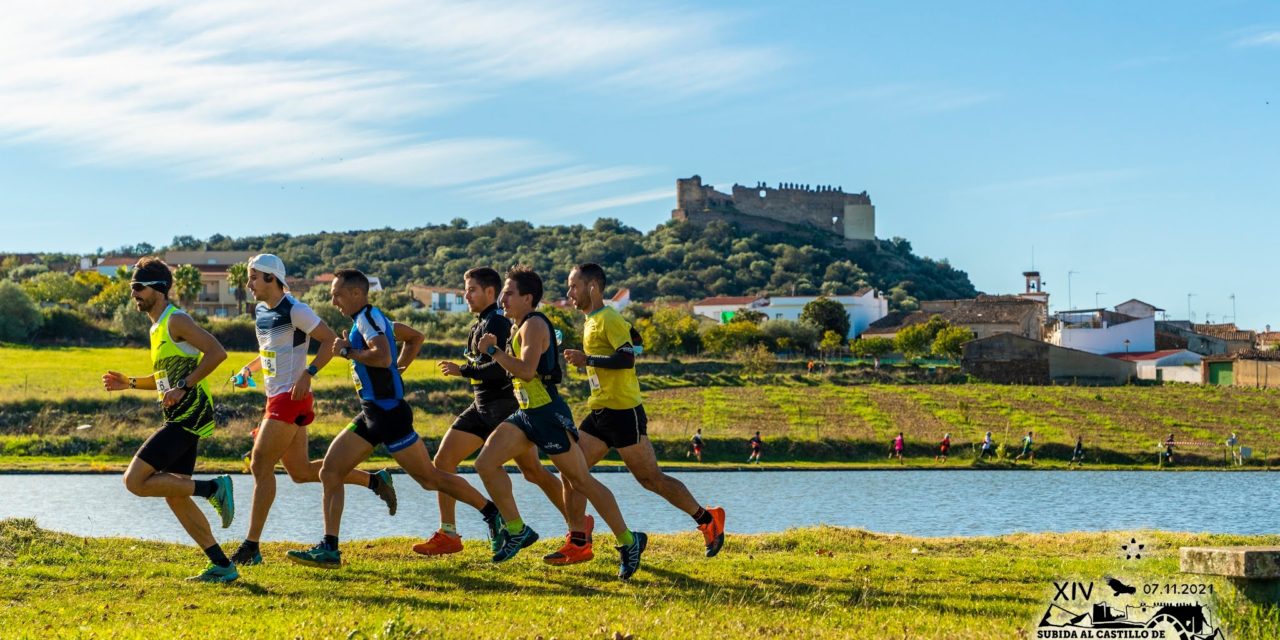 Los torrejoncillanos acuden en masa a la XVI Subida al Castillo del Portezuelo