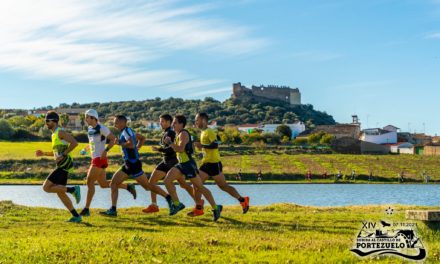 Los torrejoncillanos acuden en masa a la XVI Subida al Castillo del Portezuelo