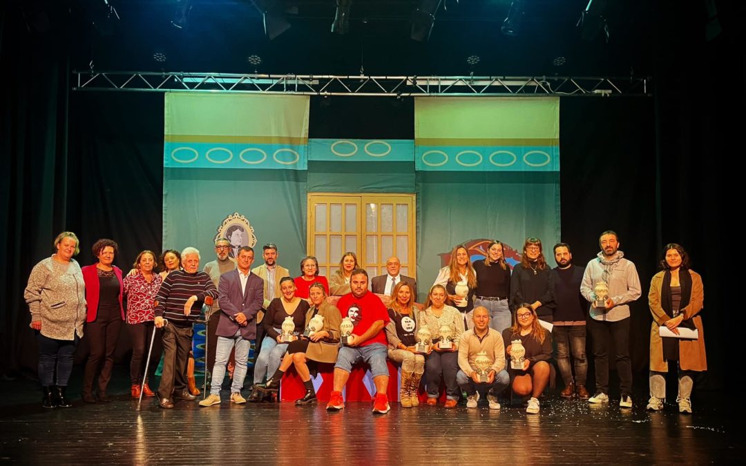 Apeihron Teatro, de Bodonal de la Sierra, arrasa en el XXXI CertamenTeatroTorrejoncillo con su obra “Rojo Reposado 2.0”