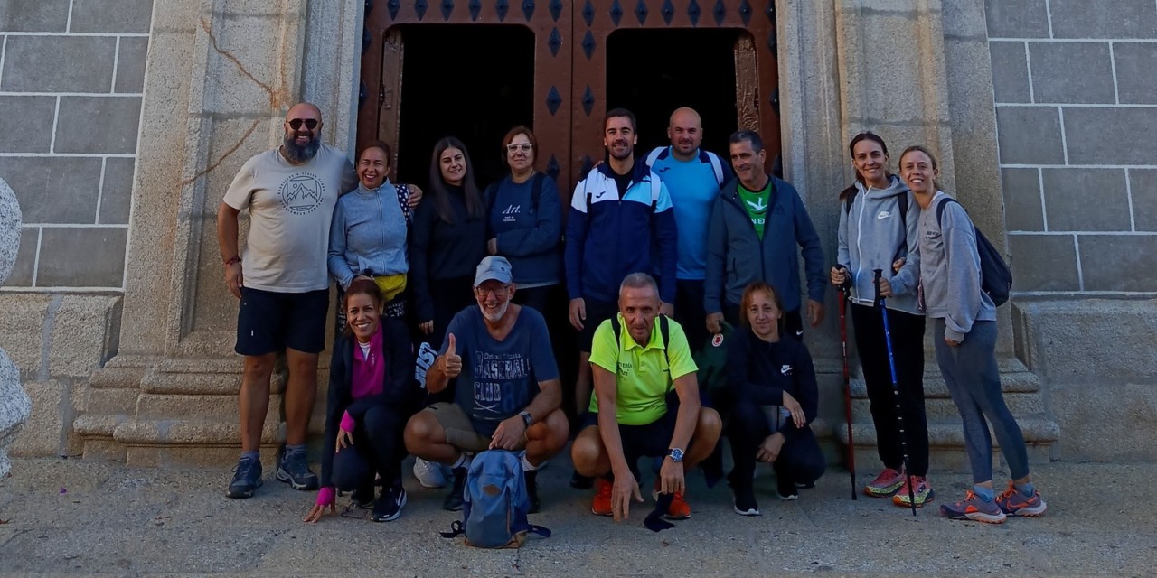 Torrejoncillanos visitan al Cristo de Serradilla