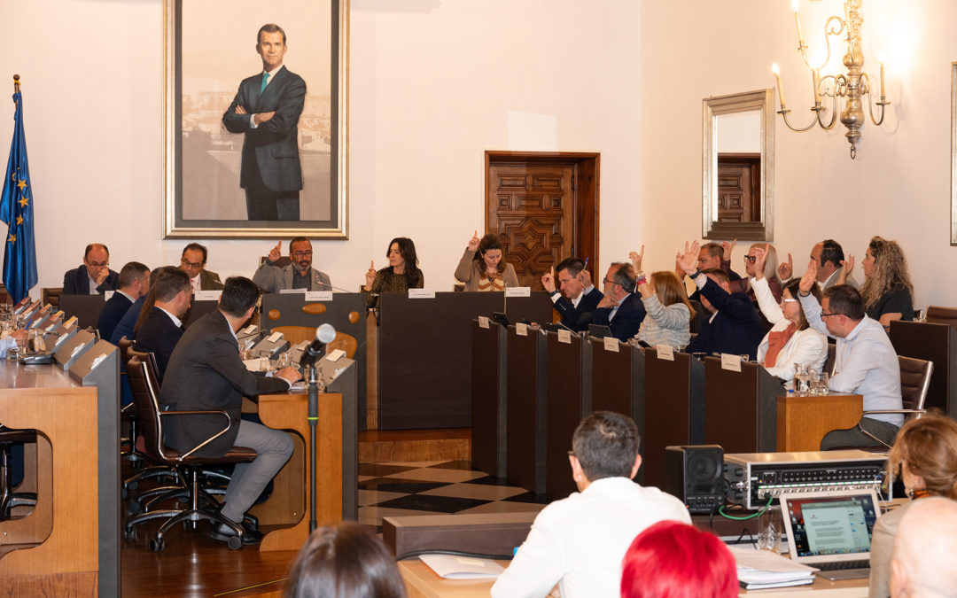La Diputación aprueba en pleno más de 22 millones de euros para impulsar inversiones, reto demográfico y carreteras en los municipios de la provincia