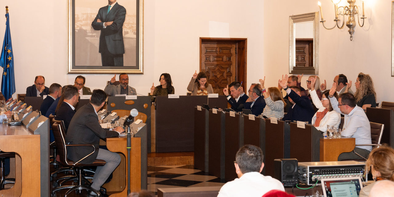 La Diputación aprueba en pleno más de 22 millones de euros para impulsar inversiones, reto demográfico y carreteras en los municipios de la provincia