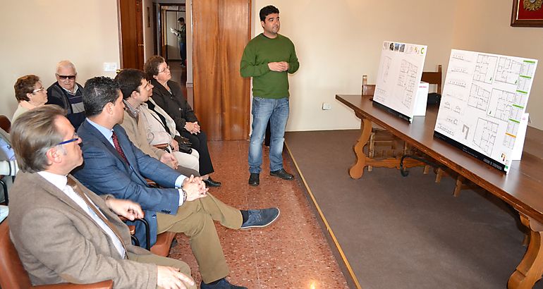 Fomento rehabilitará el solar de las antiguas escuelas de Casas de Millán para construir viviendas de promoción pública