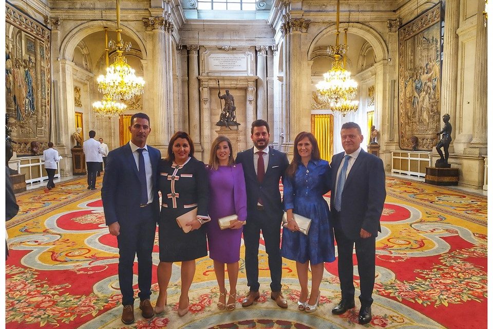 Torrejoncillanos en la recepción oficial de Casa Real el día de la Hispanidad