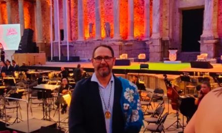Emilio de Justo y el Pañuelo del Gajo muy presente en el Día de Extremadura