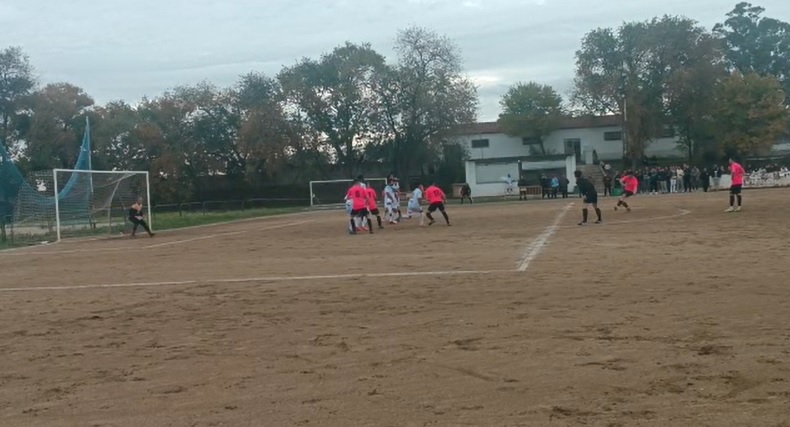 Seis partidos ganados, tres perdidos y uno aplazado del AD Torrejoncillo el fin de semana pasado.