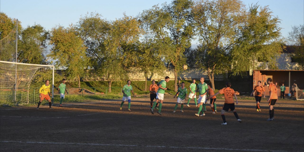 Vuelve un balón a rodar en el Polideportivo de Torrejoncillo