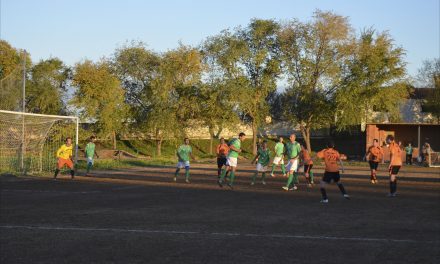 Vuelve un balón a rodar en el Polideportivo de Torrejoncillo