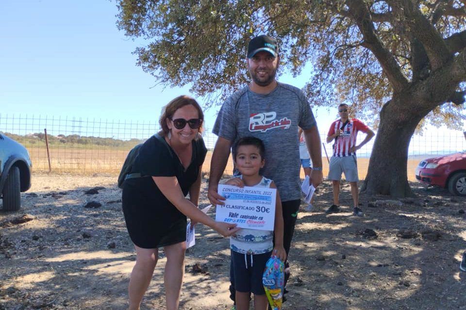 Adrián González ganador del Concurso Infantil de Pesca