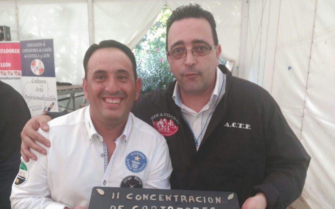 Torrejoncillano en la II Concentración Benéfica de Cortadores de Jamón de Talavera de la Reina