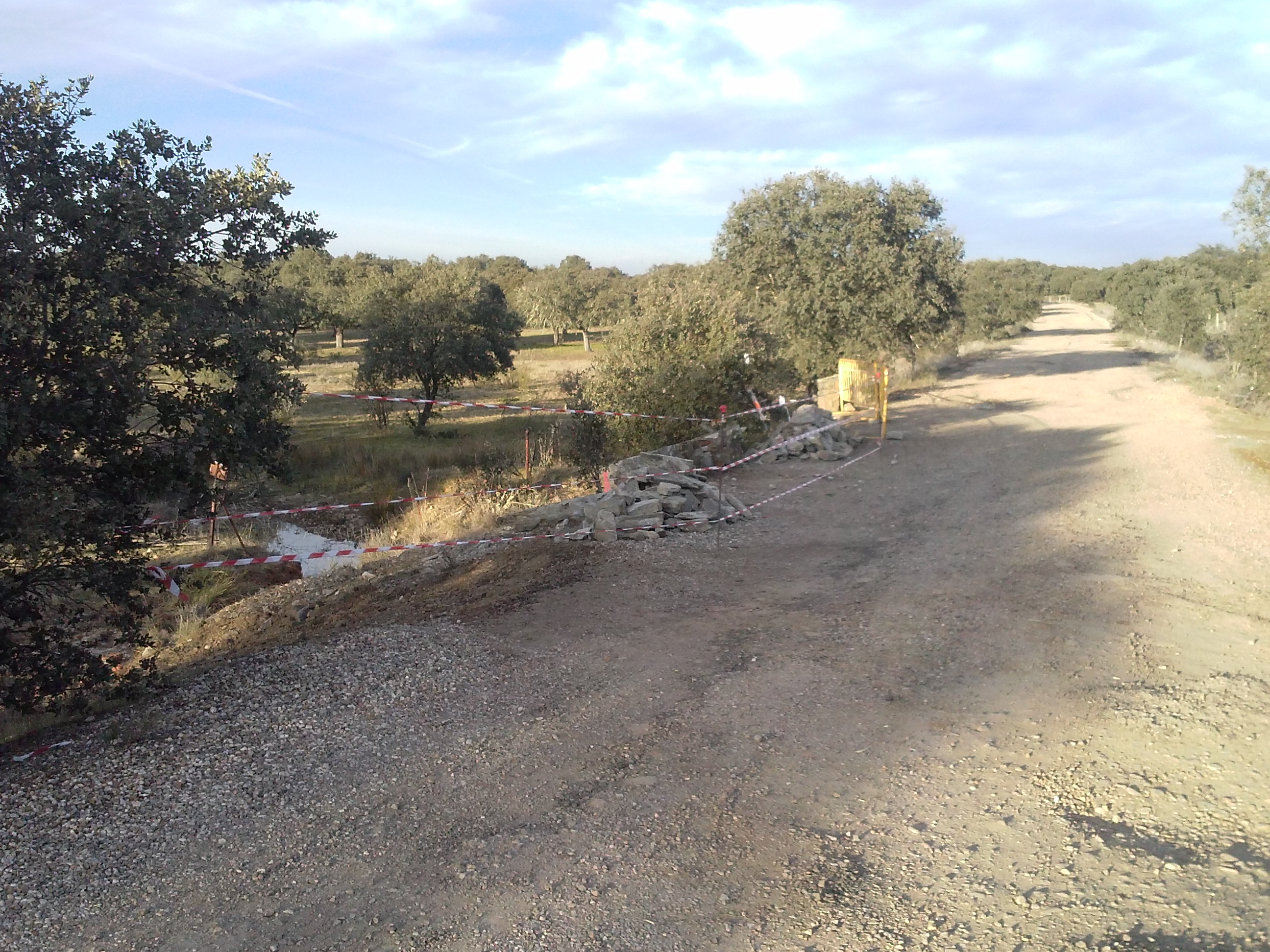 Comienzan las obras de mejora de la carretera de la presa de Portaje