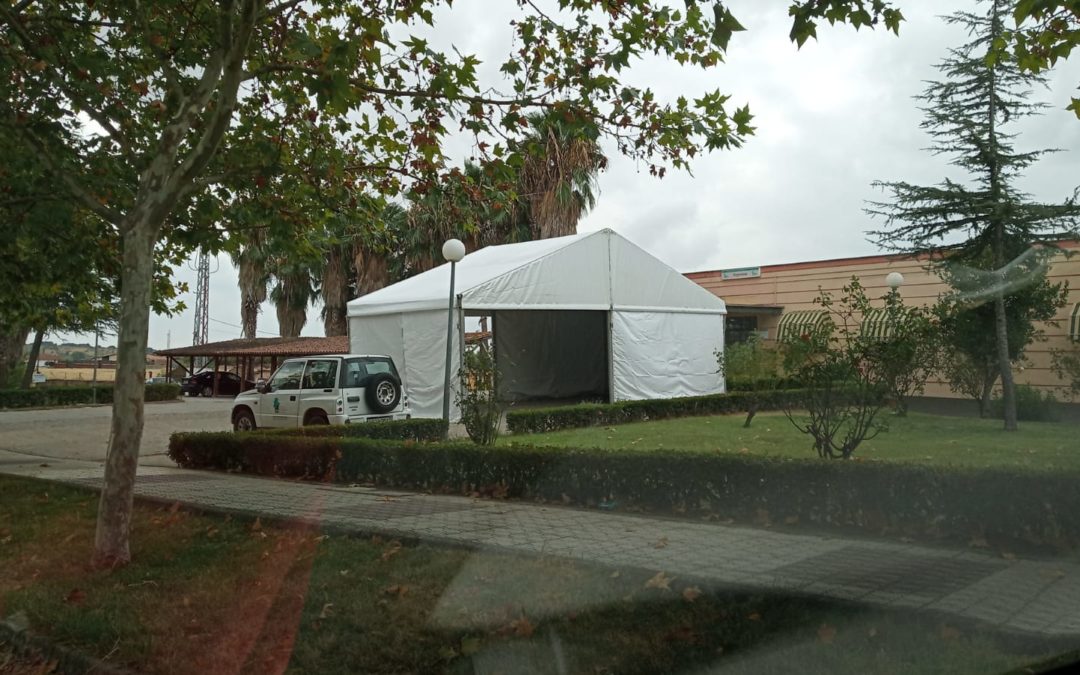 Instalada carpa en las proximidades del Centro de Salud por si fuera necesaria  para realizar PCR