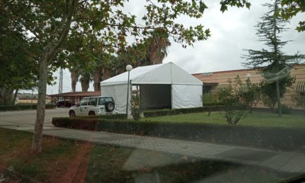 Instalada carpa en las proximidades del Centro de Salud por si fuera necesaria  para realizar PCR