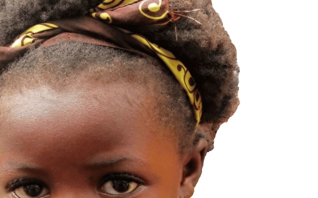 Valdencín acoge la inauguración de una exposición fotográfica sobre el papel de la mujer en África