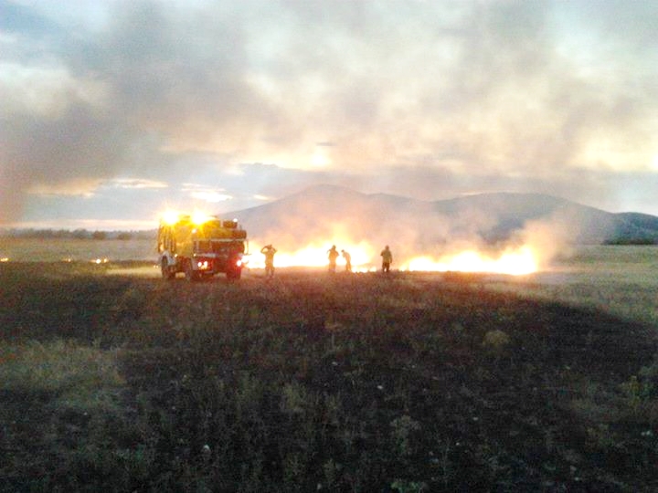 Controlado el incendio declarado este domingo en el Cancho de La Silleta, en Cañaveral