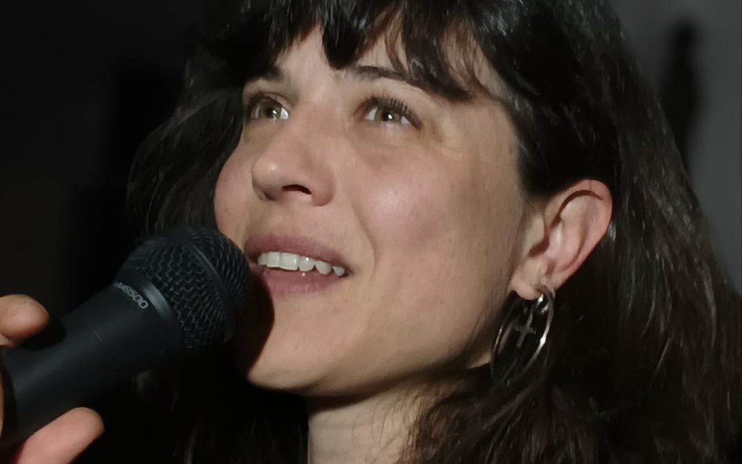 “Bajo el magnolio” arranca este miércoles con el recital poético-musical “Apenas gritar”, de Charlotte Lecharlier