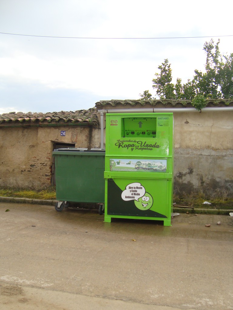 Nuevos contenedores de reciclaje de ropa y zapatos en Torrejoncillo