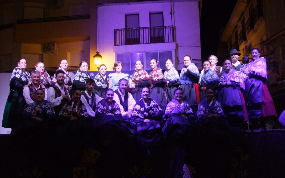 Coros y Danzas de Torrejoncillo sorprendieron con el espectáculo de Danzadores (Contiene Galería)
