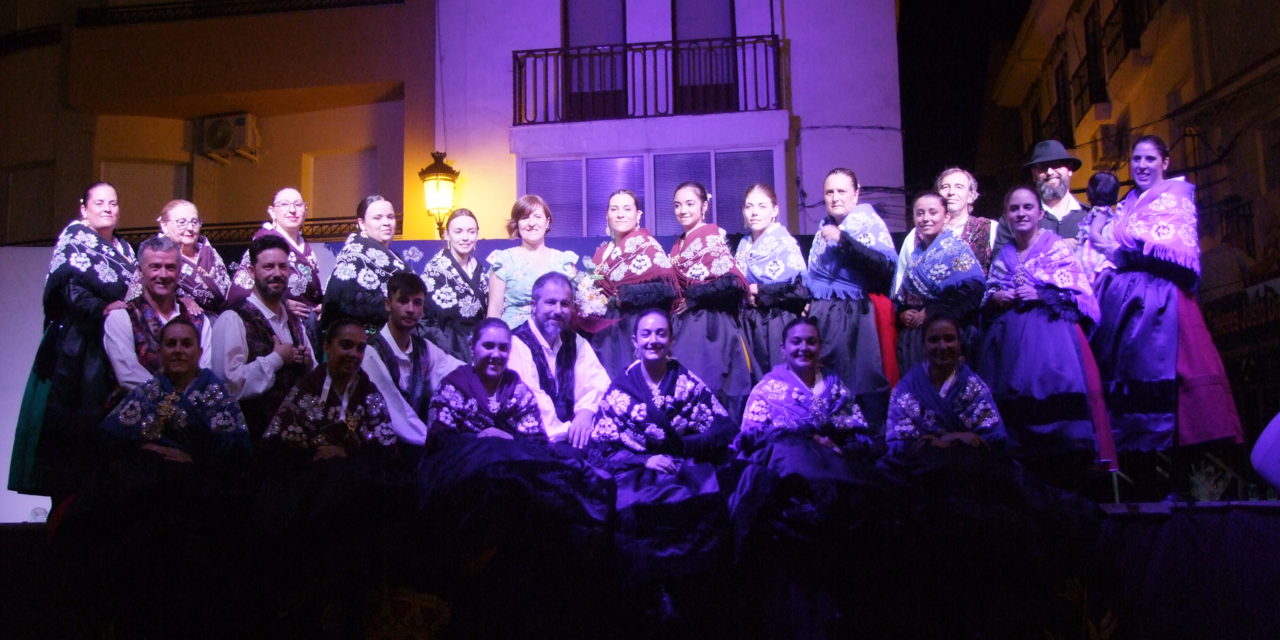 Coros y Danzas de Torrejoncillo sorprendieron con el espectáculo de Danzadores (Contiene Galería)