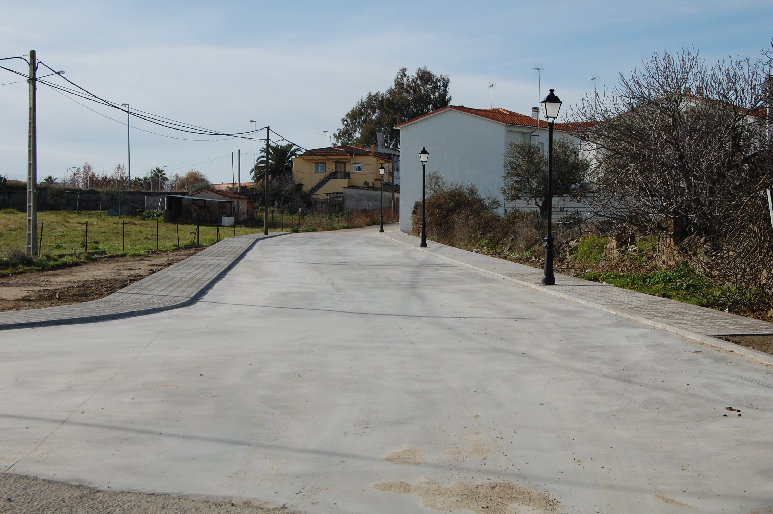 Se asfaltan tres calles en Torrejoncillo, dos de ellas nuevas y se realizan obras en una cuarta en Valdencín