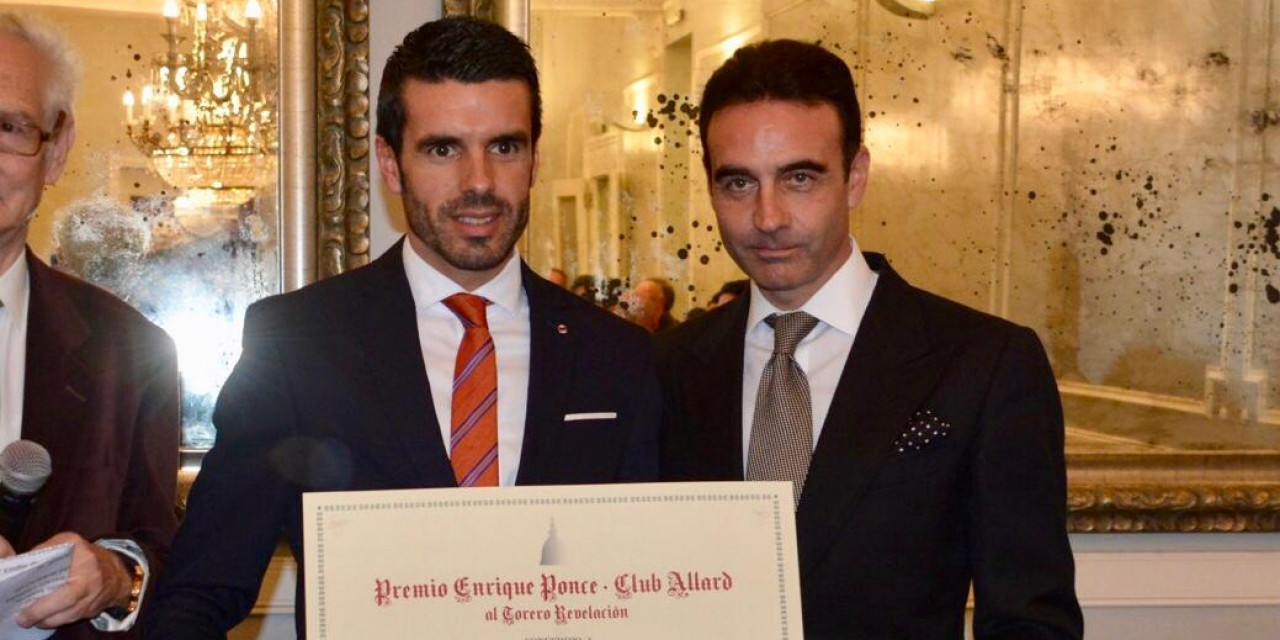 Emilio de Justo recibe el premio Enrique Ponce – Club Allard